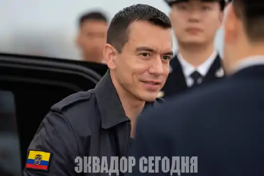 17-8pol image Даниэль Нобоа прибыл в Китай с официальным визитом